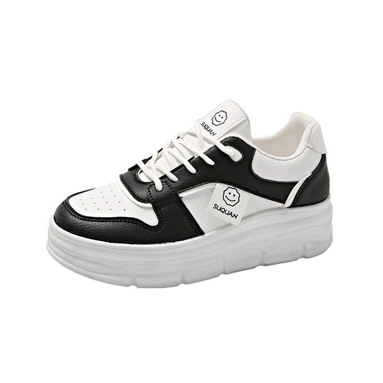 Damen Plattform Sneakers mit auffälligem Design und gepolsterter Sohle EB