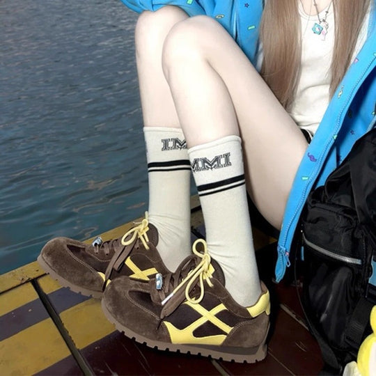 Damen Sneakers im Retro-Stil aus hochwertigem Wildleder mit einzigartigem Schnürdesign EB