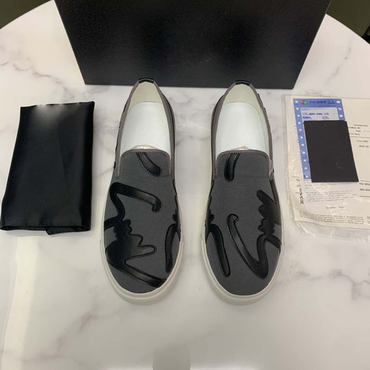 Damen Slip-On Sneakers mit auffälligem Design und rutschfester Laufsohle EB