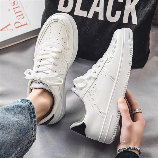 Unisex minimalistische Low-Top Court-Sneaker mit perforiertem Obermaterial, gepolstertem Fersenkragen und stoßdämpfender Laufsohle EB