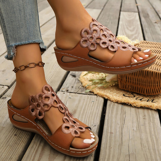 Damen Wedge-Sandalen mit floralem Riemendesign und komfortabler Fußbettgestaltung EB