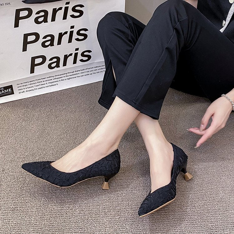 Damen elegante Spitzenpumps mit strukturiertem Obermaterial und dekorativem Blockabsatz EB