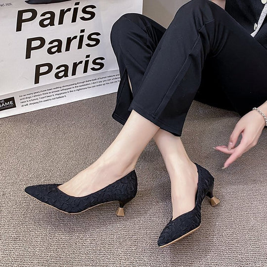 Damen elegante Spitzenpumps mit strukturiertem Obermaterial und dekorativem Blockabsatz EB