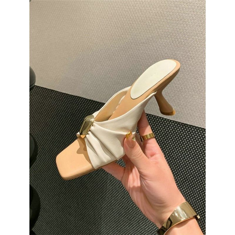 Damen elegantes Mules mit Raffungen und schickem Schmuckdetail EB