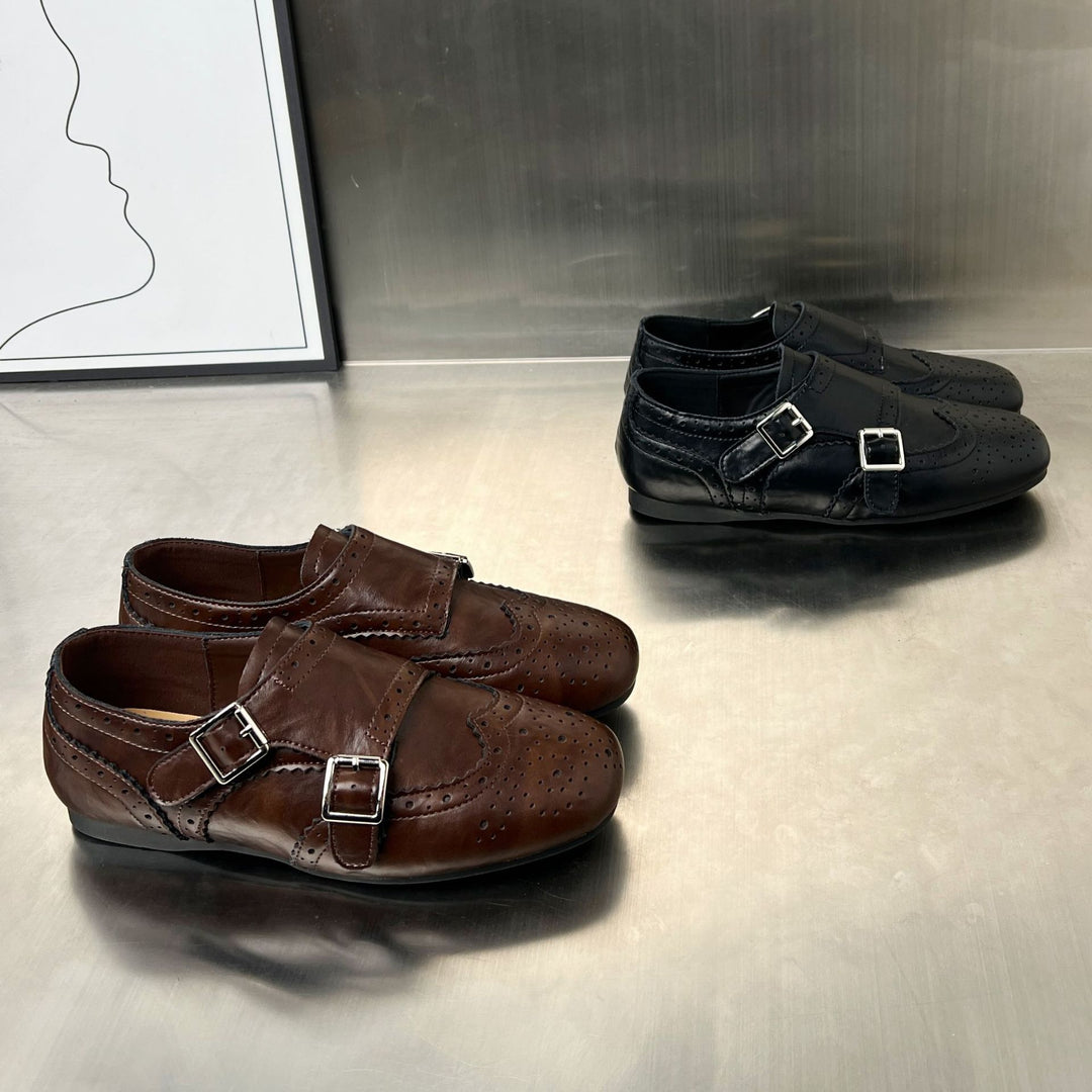 Damen elegante Mokassins mit modischen Schnallen und perforierten Details EB