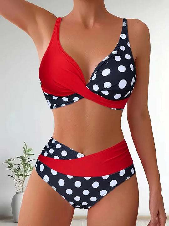 Damen Bikinimodell im modernen Wickelstil EB
