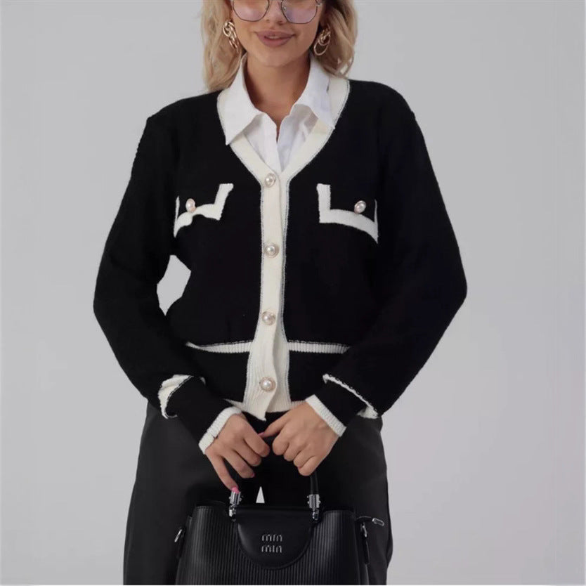 Damen Elegante Strickjacke mit Perlenknöpfen und Kontrastdetails EB