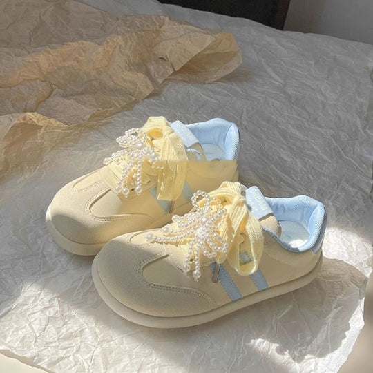 Damen Sneakers mit stilvollen Perlen-Schnürsenkeln EB