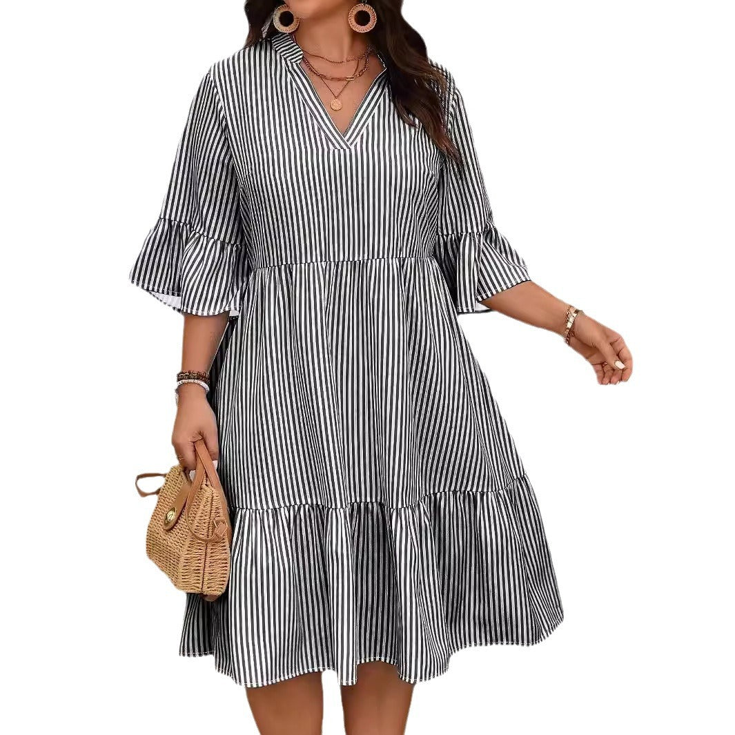 Damen gestreiftes Sommerkleid mit voluminösen Rüschensäulen und V-Ausschnitt EB
