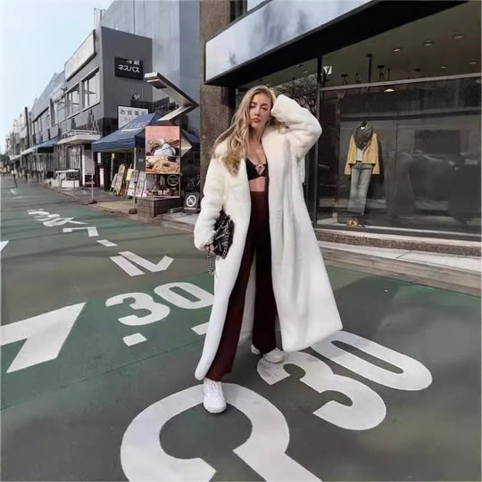 Damen Oversized Kunstpelzmantel mit Kapuze und strukturiertem Design EB