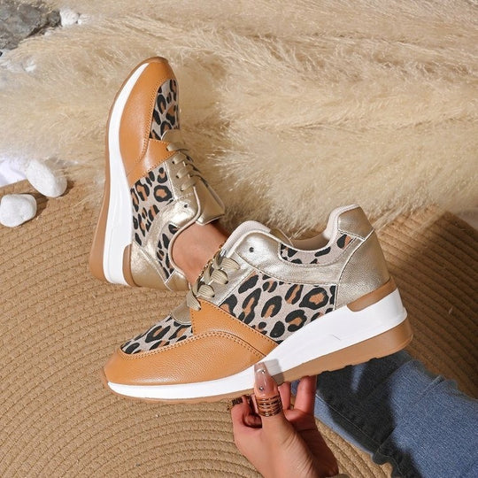 Damen  stilvolle Plateau-Sneaker mit Leopardenmuster, gepolsterter Komfortinnensohle und glänzenden Einsätzen EB