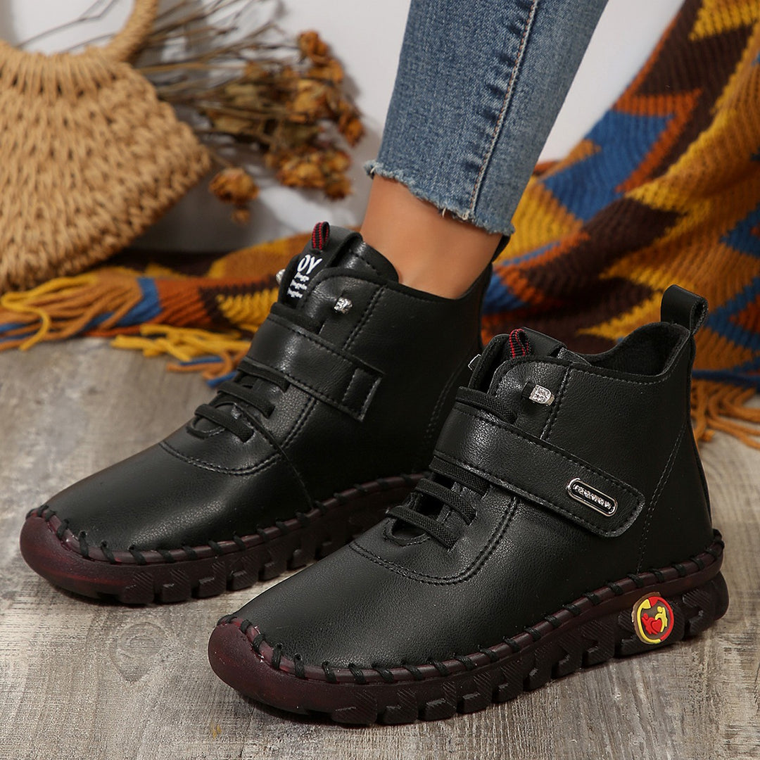 Damen nan stylishe knöchelhohe Komfort-Stiefelette mit Klettverschluss und handgenähter Ziernaht EB