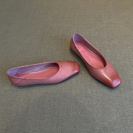 Damen Elegante Flachschuhe mit modischer quadratischer Zehenpartie und hochwertiger Lederverarbeitung EB