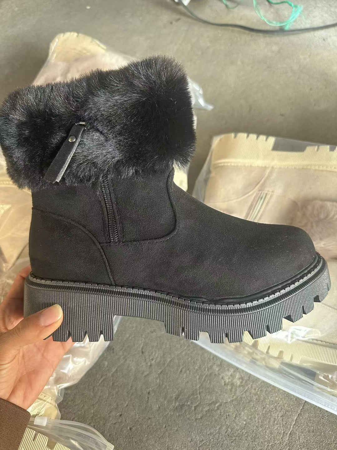 Damen Winterstiefel mit kuscheligem Kunstfellkragen und rutschfester Profilsohle EB