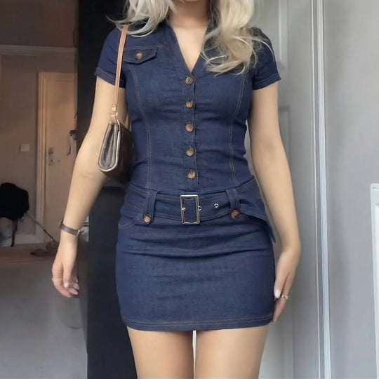 Damen Denim Kleid mit modernen Knopfdetails und taillierter Silhouette EB