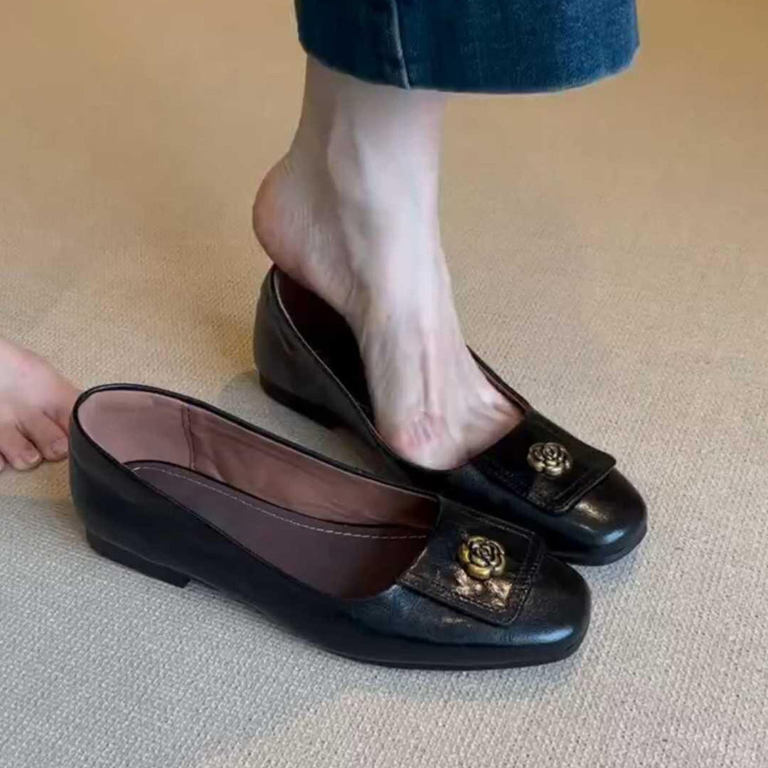 Damen elegante Mokassins mit hochwertigem Blumendetail EB