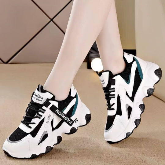 Damen Sportliche Sneaker mit atmungsaktiver Mesh-Oberfläche und dämpfender Laufsohle EB