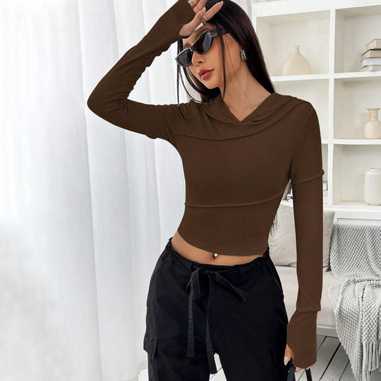 Damen geripptes Cropped-Longsleeve mit Kapuzenkragen, asymmetrischen Nähten und Trompetenärmeln Eichborn Berlin