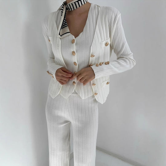 Damen elegantes gestricktes Ensemble mit Knopfdetaillierung EB