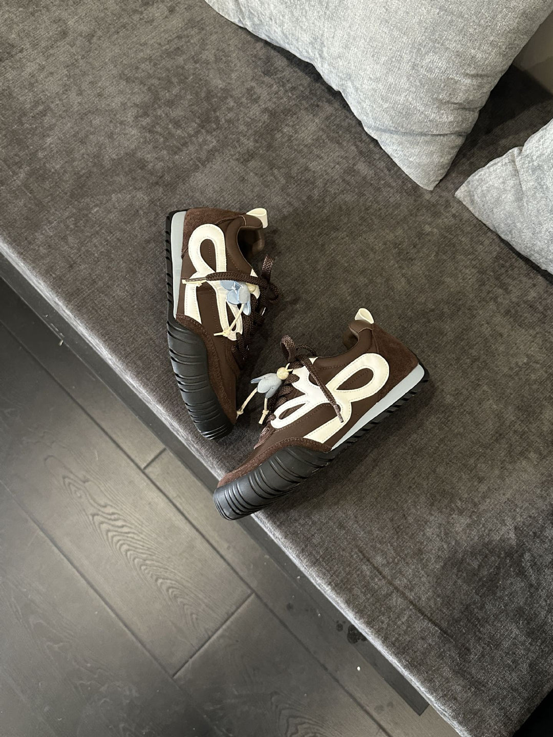 Damen Sportliche Sneakers mit hochwertiger Wildleder-Oberfläche und rutschfester Sohle EB