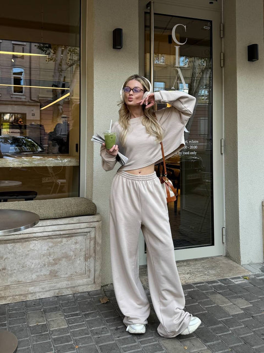 Damen Relaxed-Zweiteiler mit cropped Rundhals-Sweatshirt und extraweiter High-Waist Palazzo-Jogginghose Eichborn Berlin