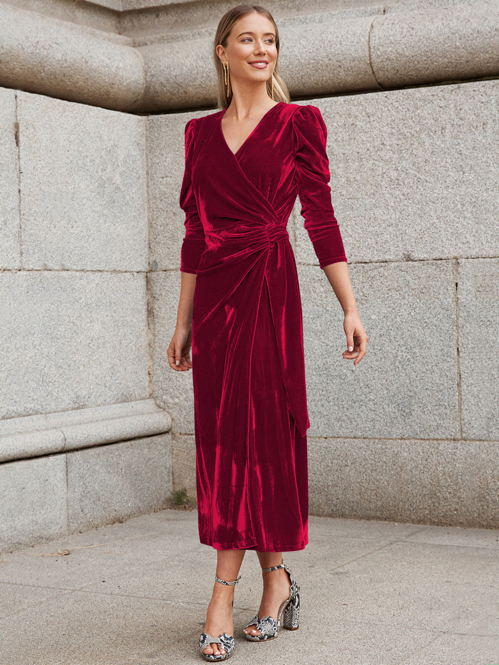 Damen Elegantes Wickelkleid mit Puffärmeln und Goldakzenten EB
