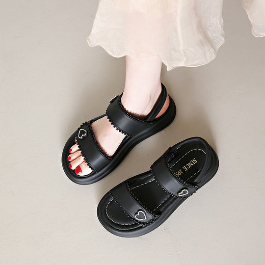 Damen Riemensandalen mit dekorativen Herz-Akzenten EB