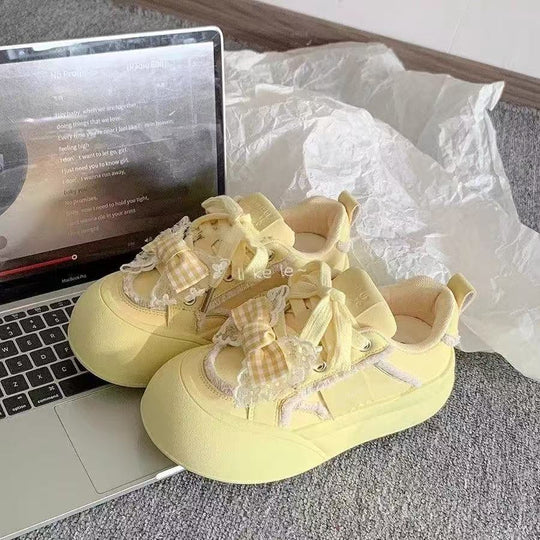 Damen Sneakers mit verspieltem Rüschendesign und hochwertigen Details EB