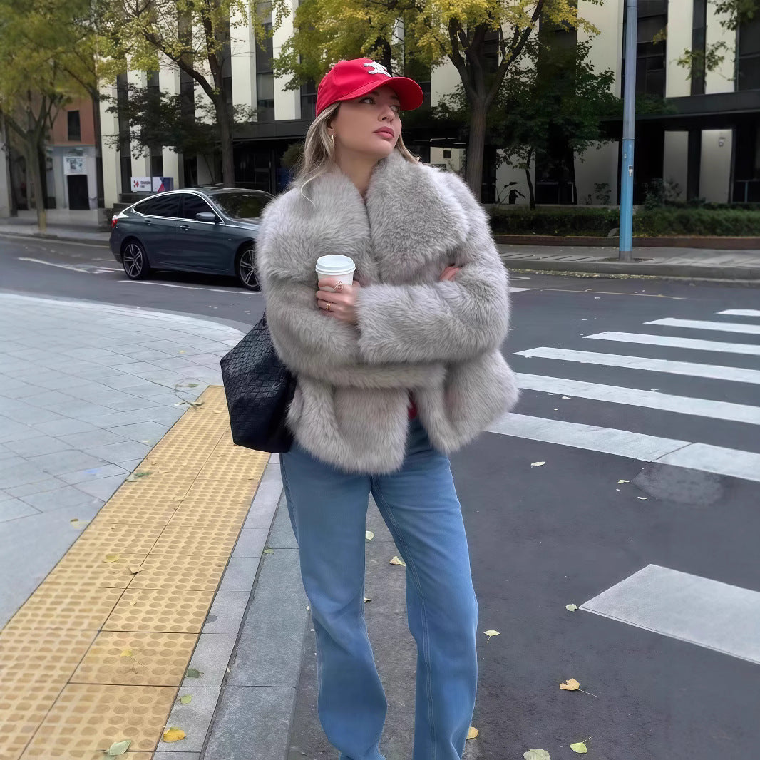 Damen Kunstpelzjacke mit luxuriösem Schnitt und weitem Kragen EB