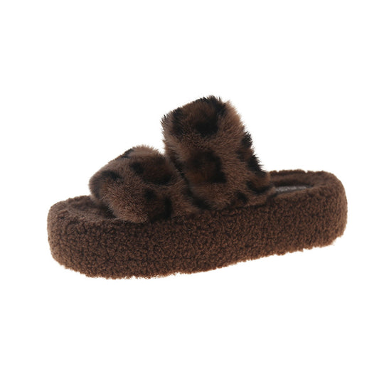 Damen Hausschuhe mit kuscheligem Plüschoberteil und eleganten Leopardenakzenten EB
