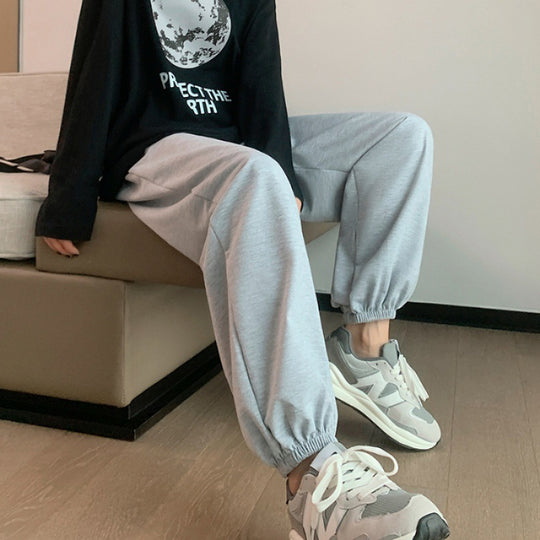 Damen nan relaxed-fit Sweatpants mit elastischem Kordelbund, seitlichen Eingriffstaschen und abgesteppten Saumnähten EB