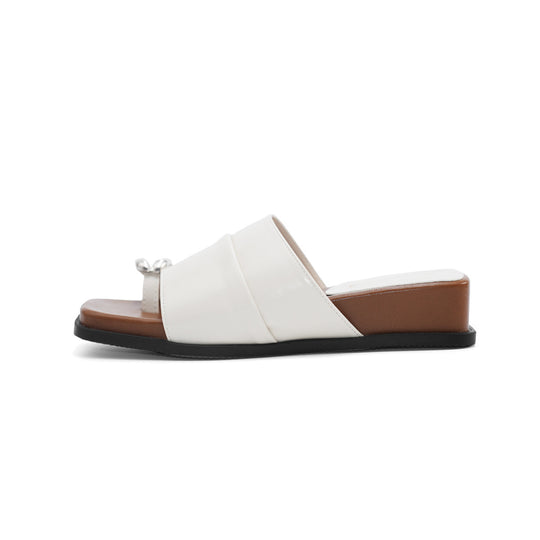 Damen Elegante Mules mit modischem Riemendesign und geschmackvollem Knopfdetail EB