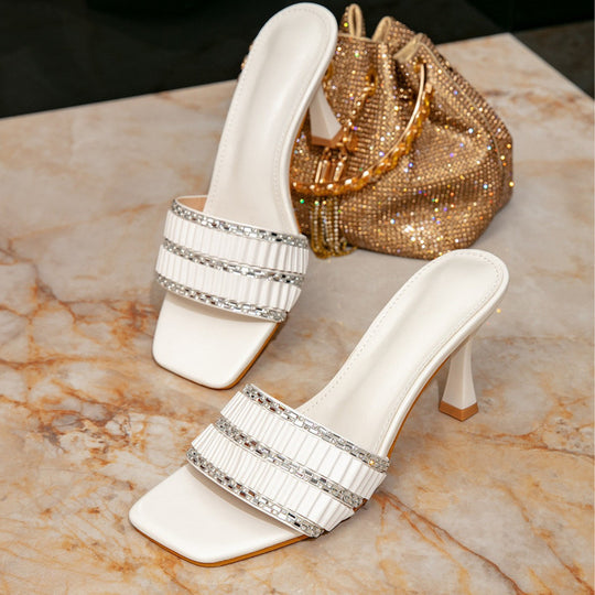 Damen Elegant verziertes Plateau-Mules mit schimmernden Akzenten EB