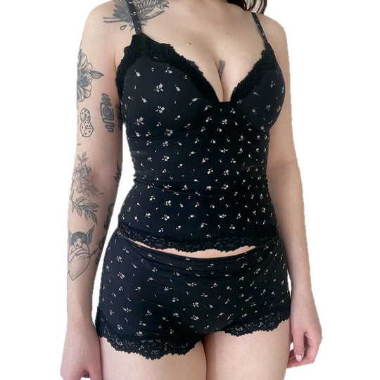 Damen Nachtwäsche-Set mit zarten Spitzenakzenten und verspieltem Blumenmuster EB