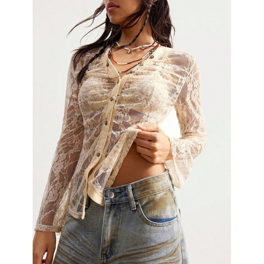 Damen Spitzenbluse mit zarter Wirkung und Knopfdetails EB