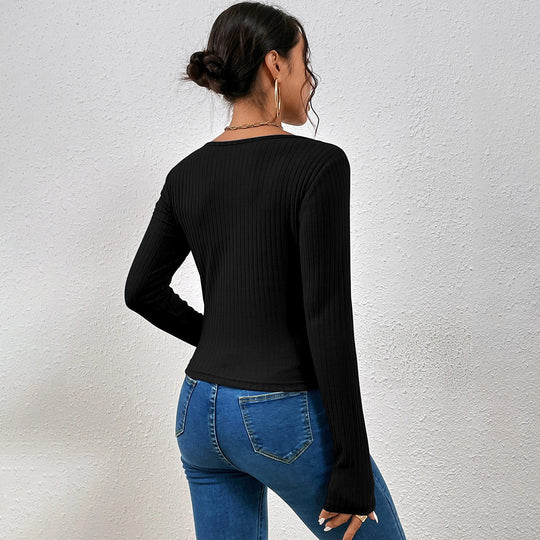 Damen geripptes Langarmshirt mit gekreuztem V‑Ausschnitt, ausgestellten Manschetten und figurbetonter Stretch-Passform Eichborn Berlin
