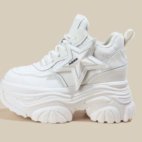 Damen Sportliche Plateau-Sneaker mit markantem Sternapplikation EB