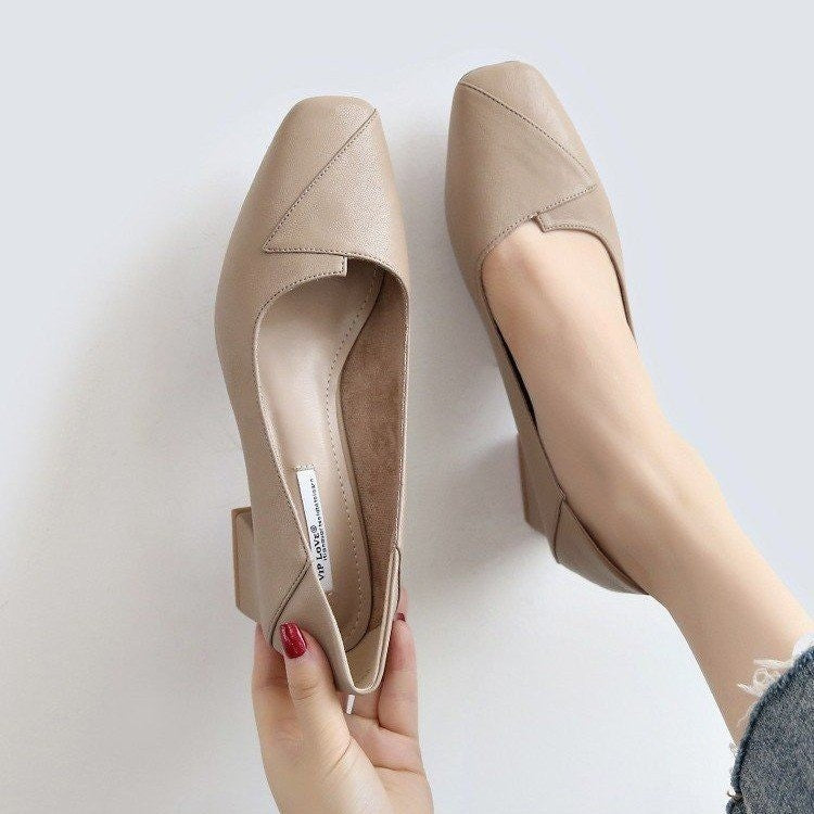 Damen Elegante Pumps mit modernem, spitzen Design und blockierten Absatz EB