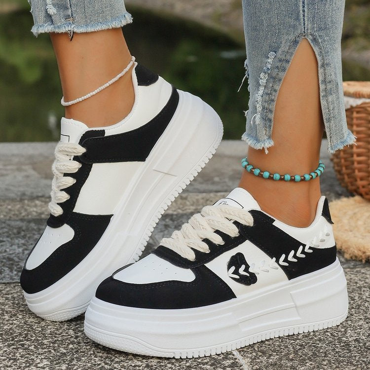 Damen Plateau-Sneaker mit dekorativen Applikationen und dämpfender Sohle EB