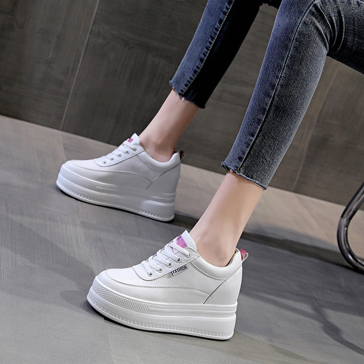 Damen Plateau Sneakers mit modischer und komfortabler Struktur EB