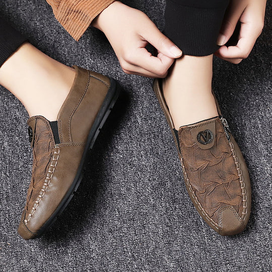 Herren elegante Lederoptik Slipper mit Zierreißverschluss, handgenähter Mokassinnaht und flexibler Komfortsohle EB