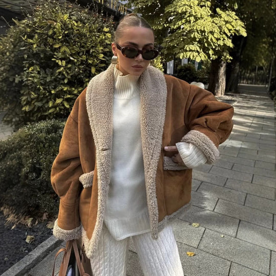 Damen kuscheliger Schnittjacke mit Teddyfelldetails EB