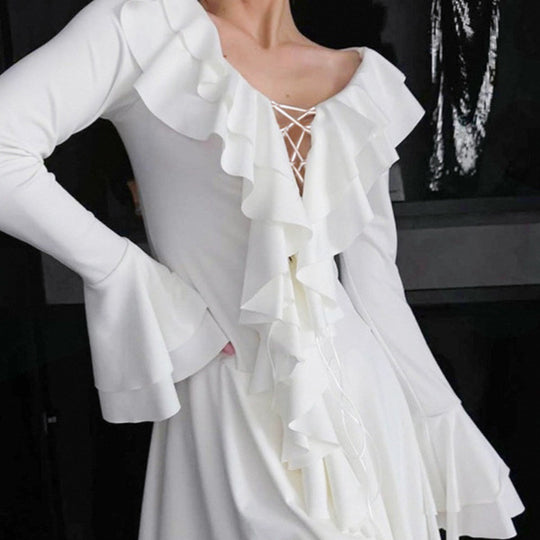 Damen Verspieltes Kleid mit Rüschendetails und schlüpfrigem Oberteil EB
