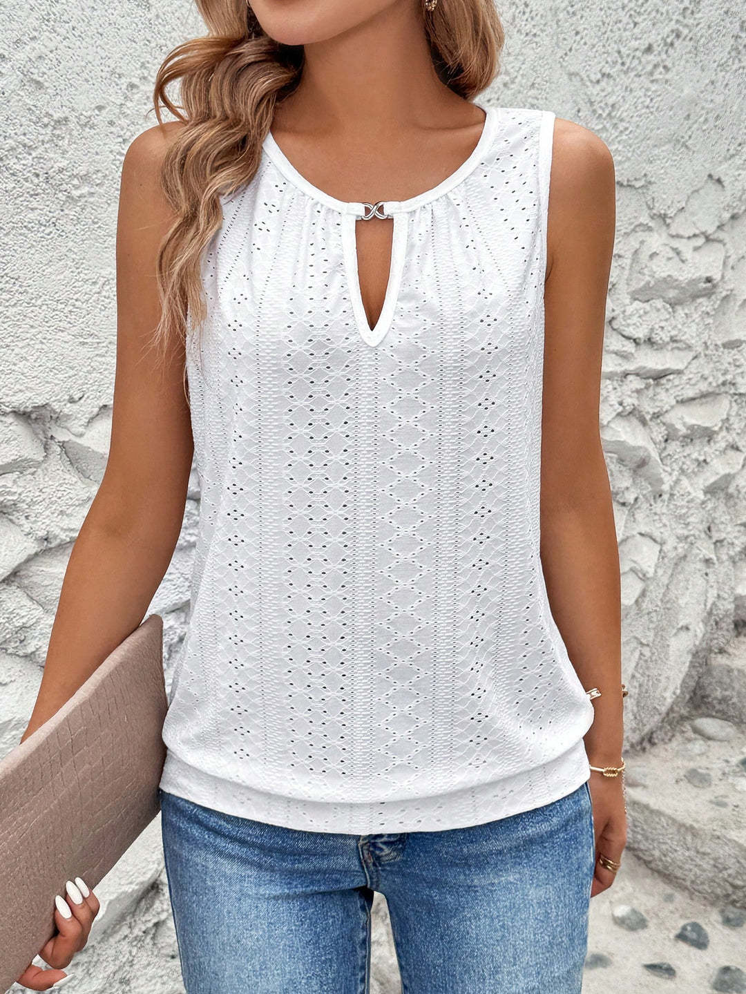 Damen luftiges Tanktop mit dekorativem Ausschnitt und feiner Struktur EB