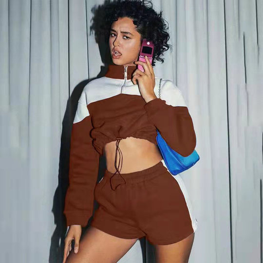 Damen modernes Sportoberteil mit kurzem Schnitt und dazu passender Shorts EB