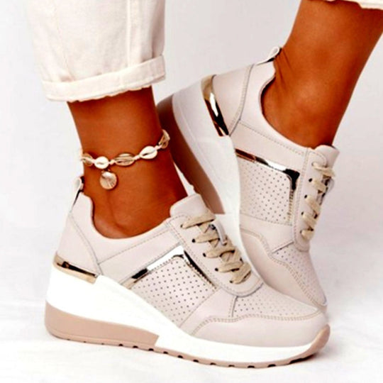 Damen Komfort-Keil-Sneaker mit perforiertem Obermaterial und Dekozipper EB