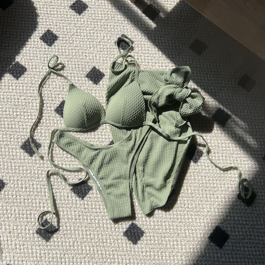 Damen Bikini-Set mit raffiniertem Wickelrock und gepolstertem Oberteil EB