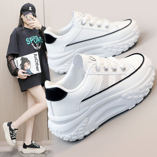 Damen Sneaker mit hochgezogenem Sohlenprofil und reflektierendem Design EB