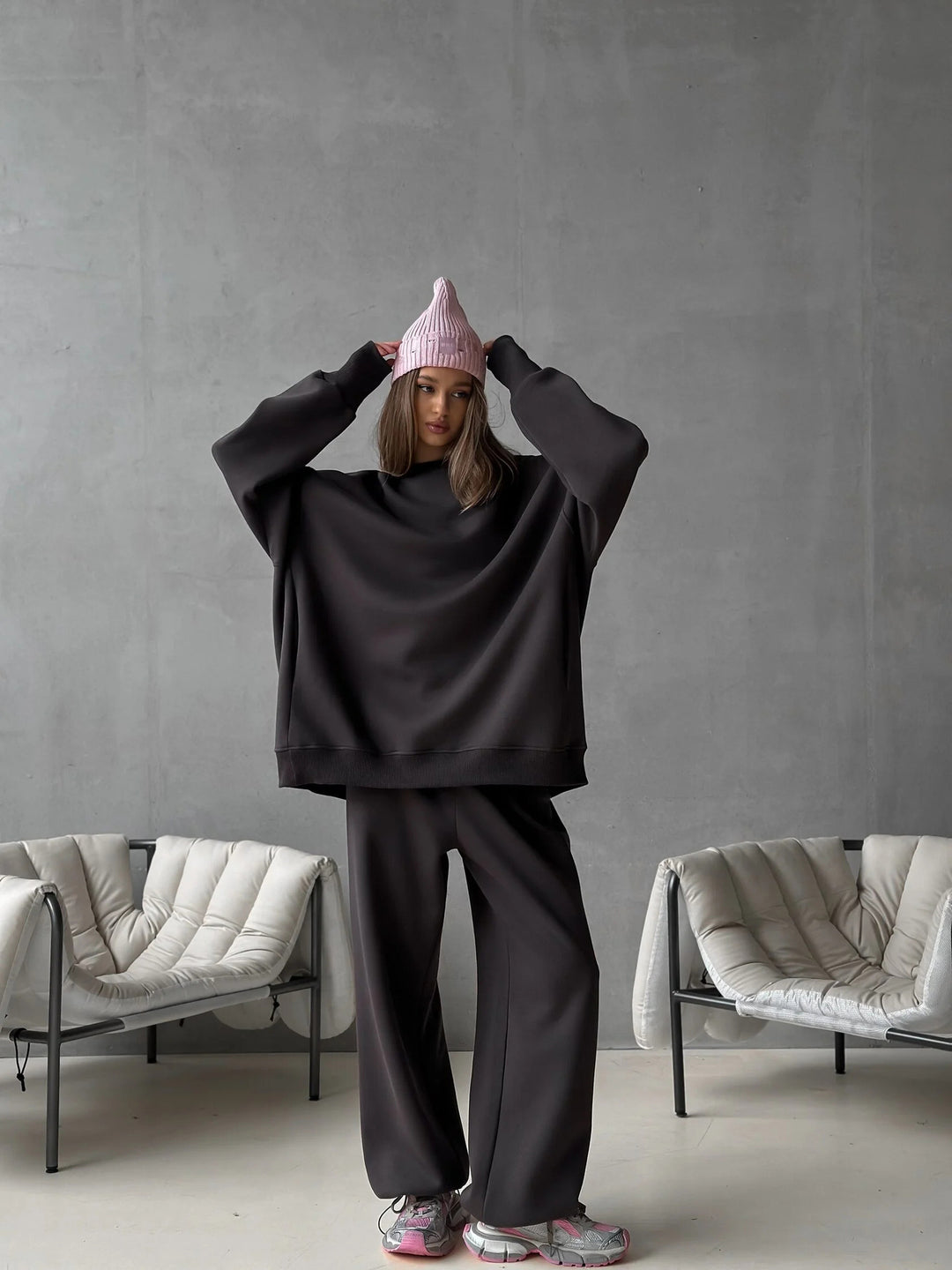 Damen Oversized Lounge-Set aus schwerem Neopren-ähnlichem Fleece mit weitem Raglan-Sweater und gerader Relax-Hose EB