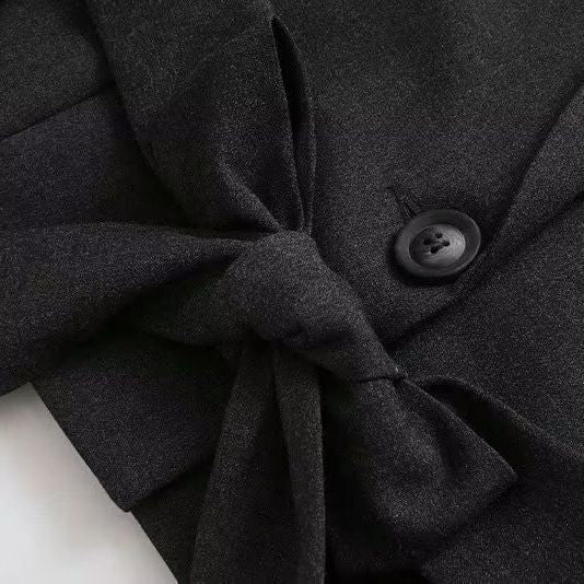 Damen taillierte Blazerjacke mit modernem Schnitt und Bindegürtel EB